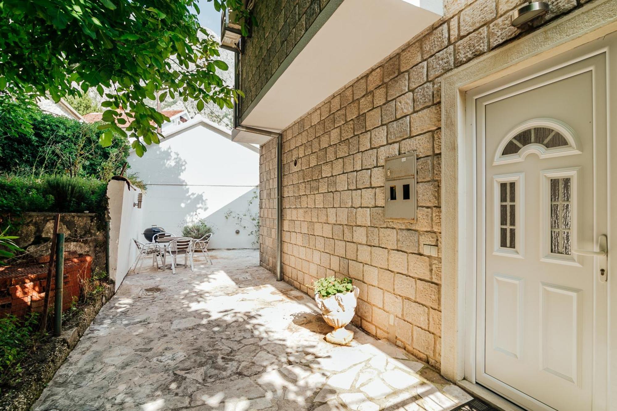 Holiday Home Amanda Hollick Kotor Exterior foto